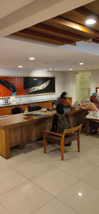 Student Park Hotel Yogyakarta Esterno foto