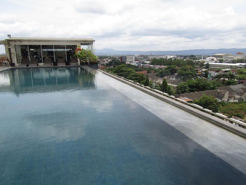 Student Park Hotel Yogyakarta Esterno foto