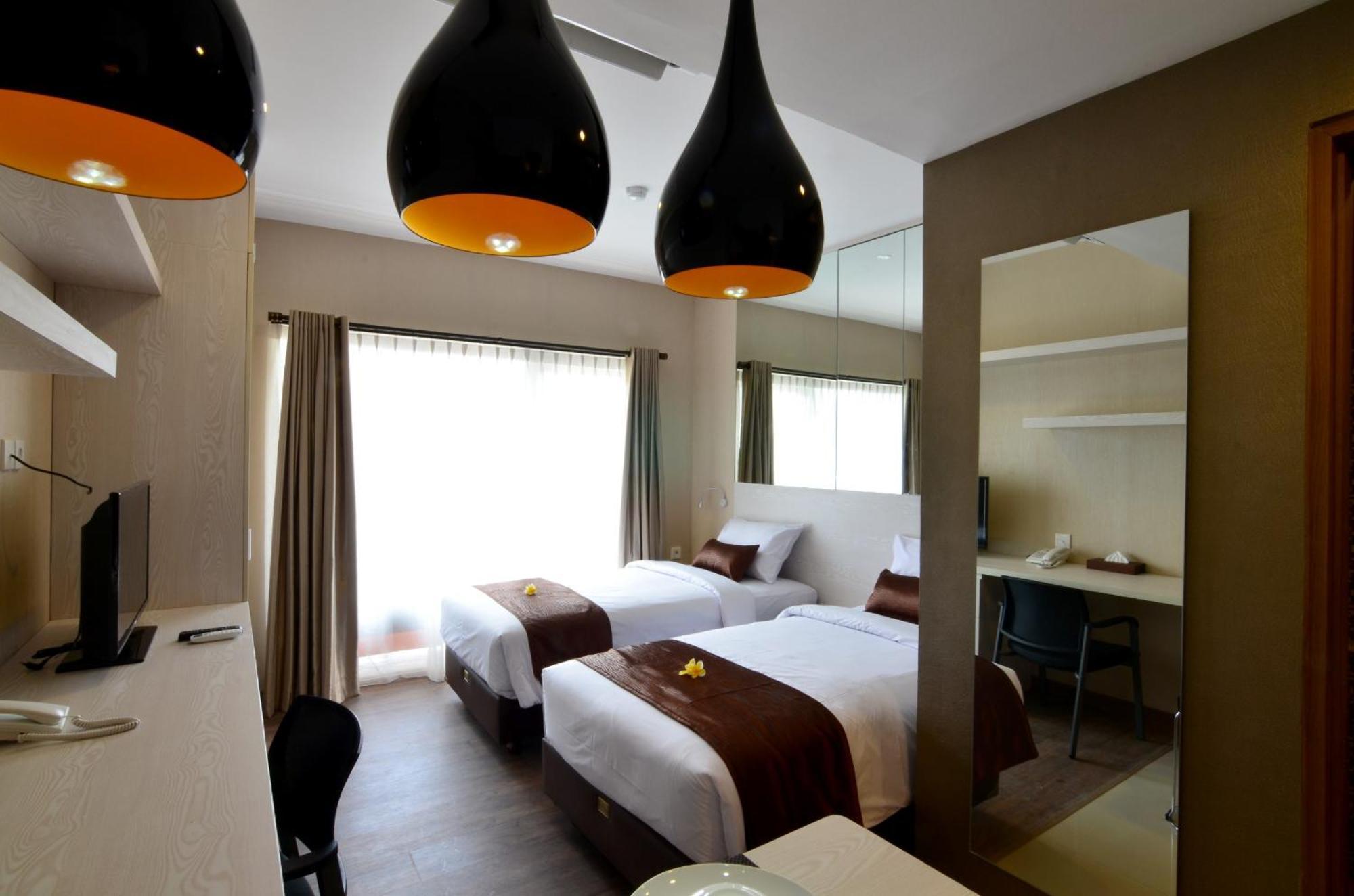 Student Park Hotel Yogyakarta Esterno foto