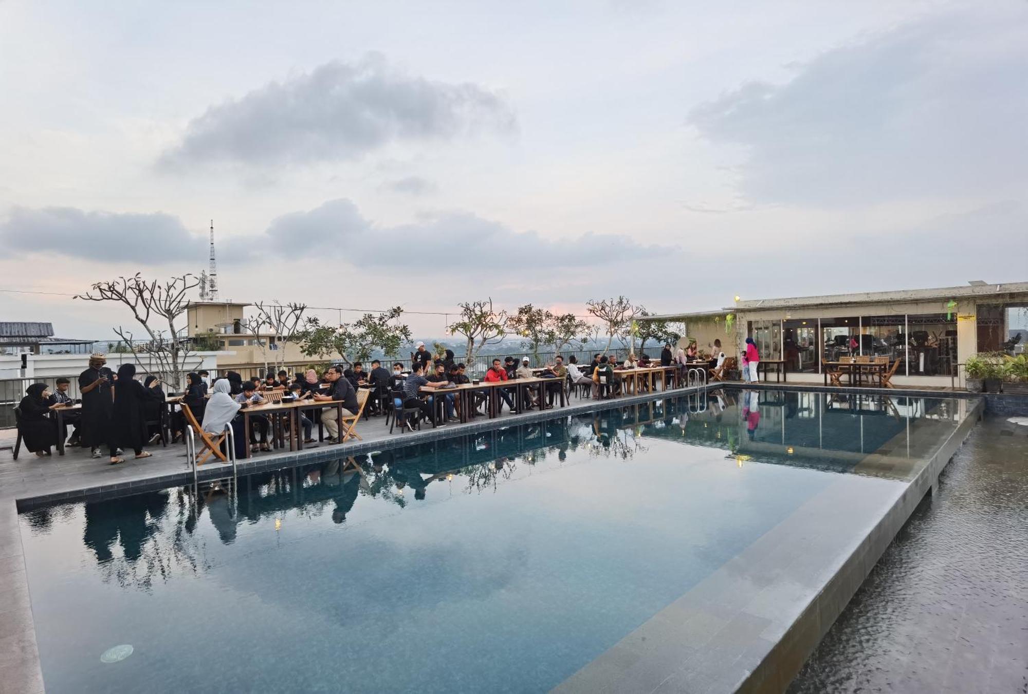 Student Park Hotel Yogyakarta Esterno foto