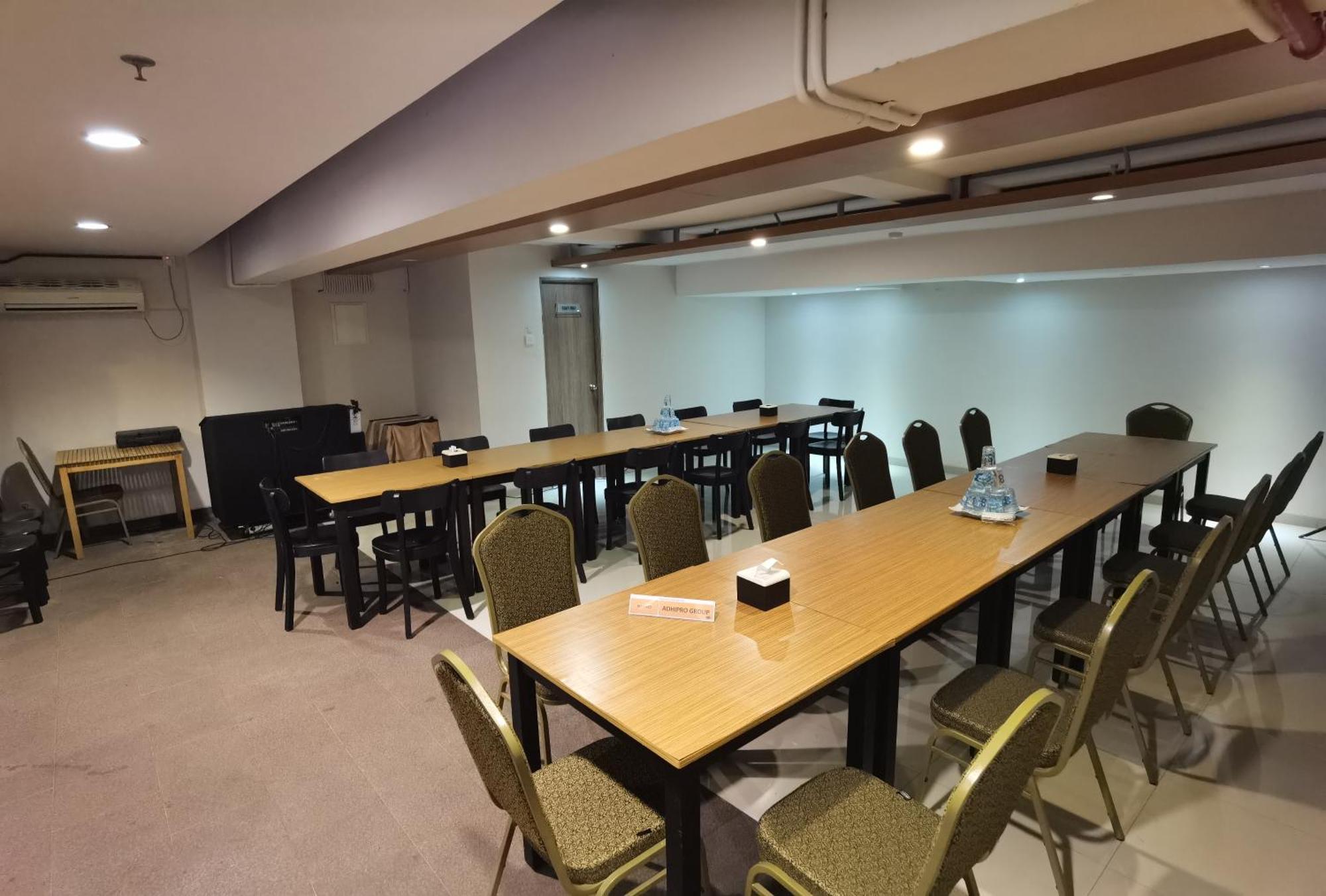 Student Park Hotel Yogyakarta Esterno foto