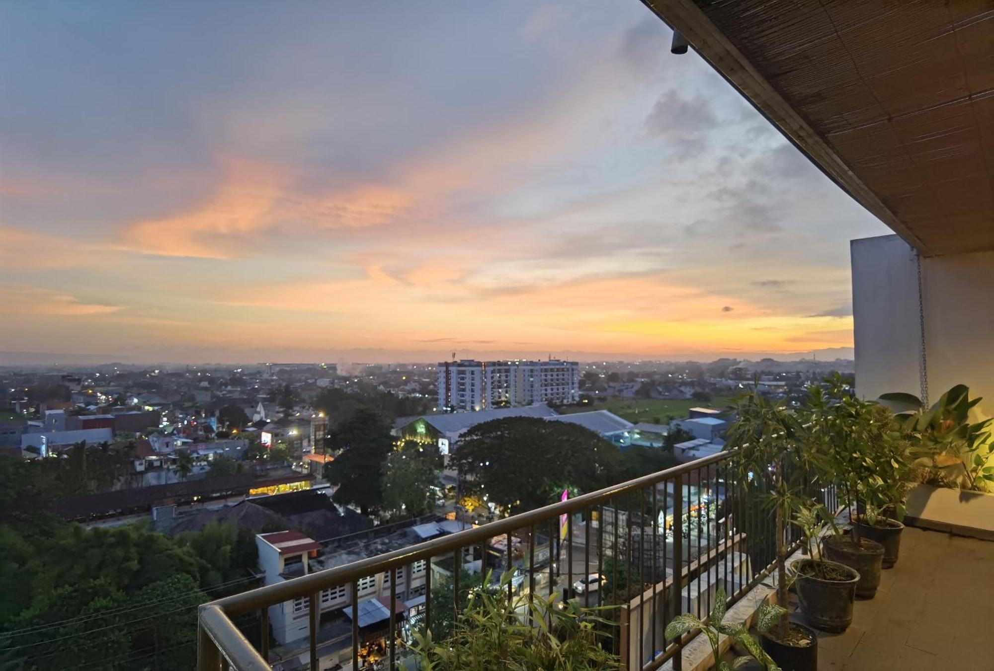 Student Park Hotel Yogyakarta Esterno foto