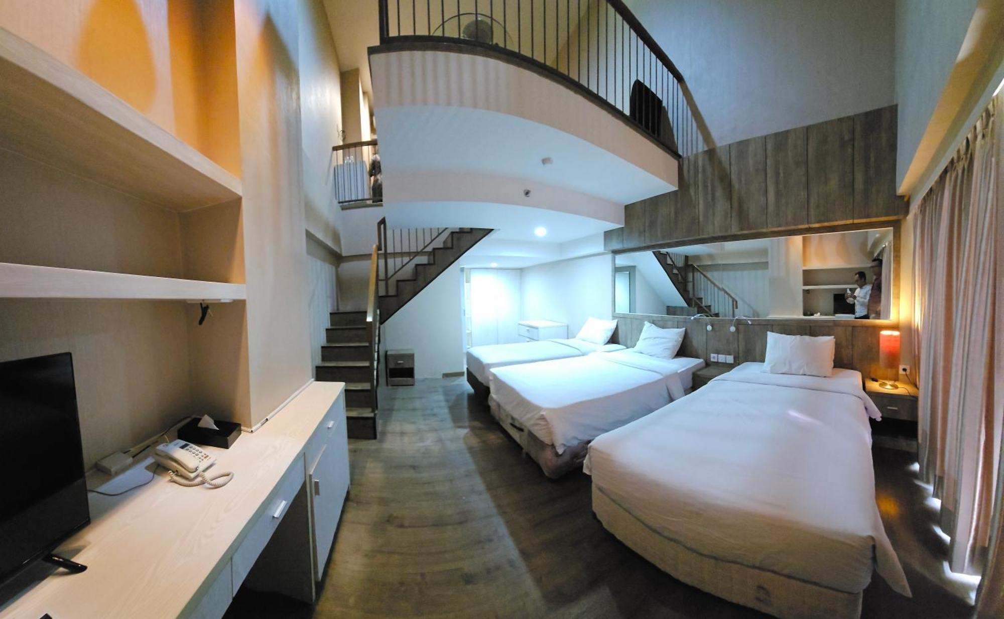 Student Park Hotel Yogyakarta Esterno foto