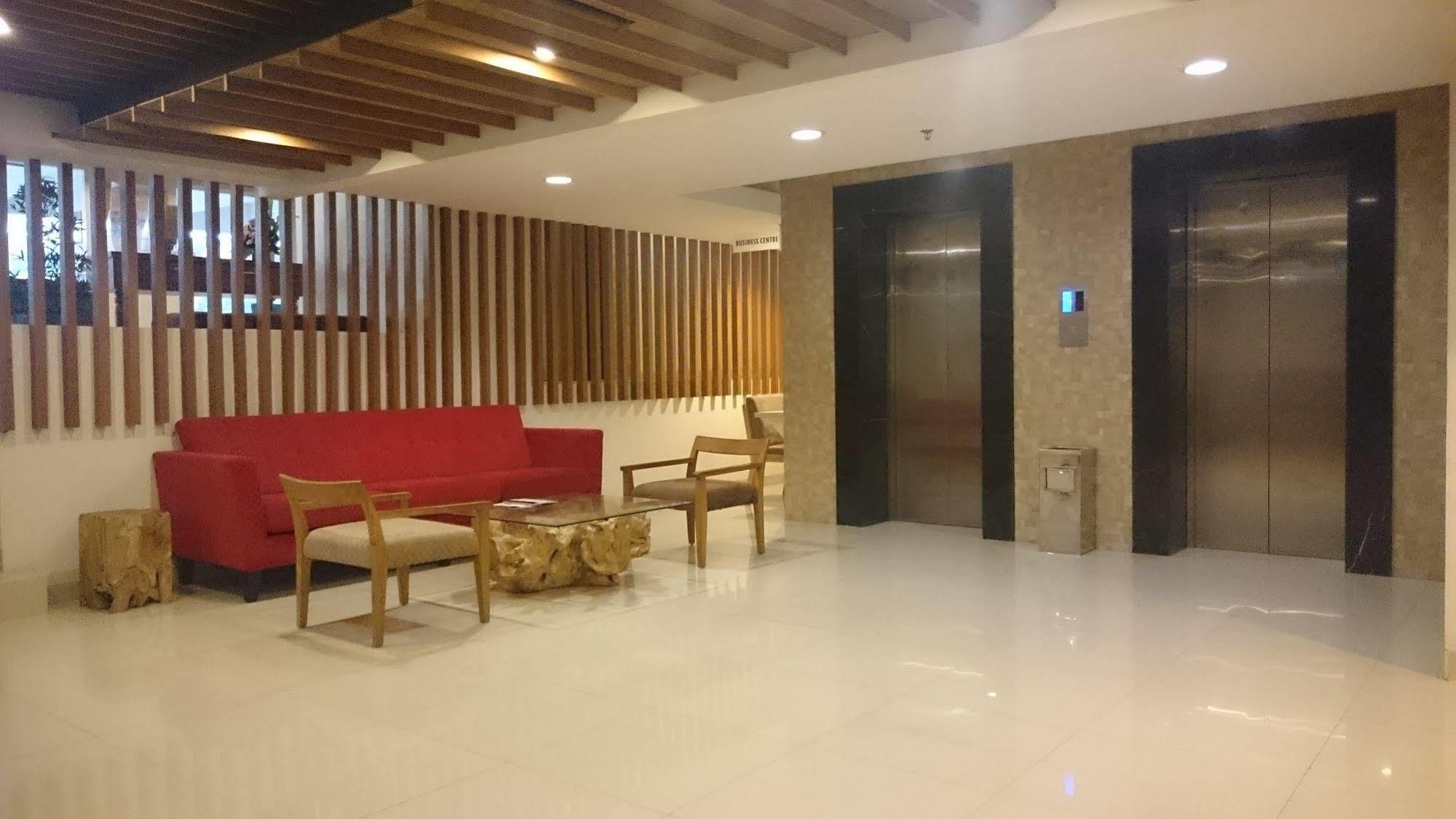 Student Park Hotel Yogyakarta Esterno foto
