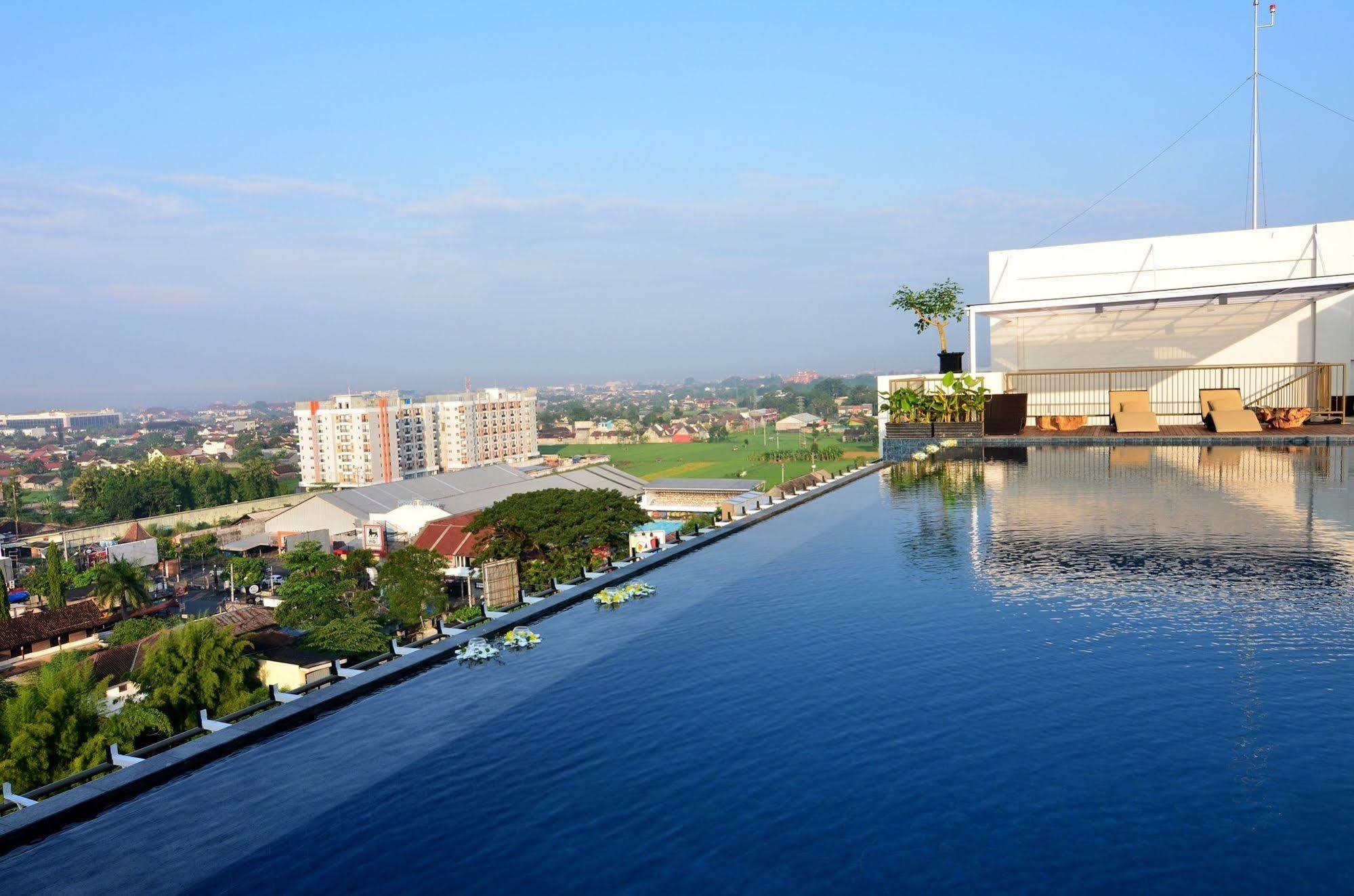 Student Park Hotel Yogyakarta Esterno foto
