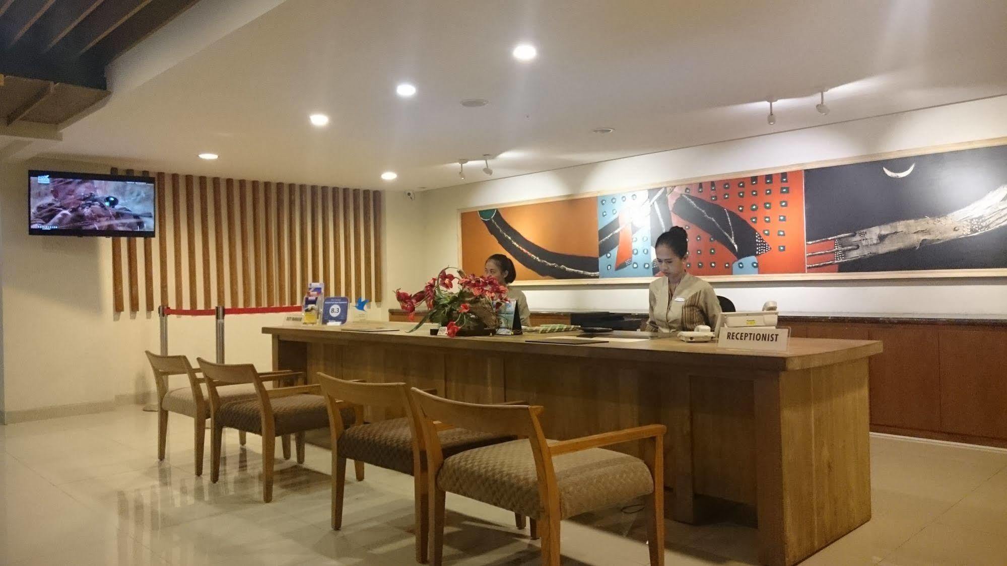 Student Park Hotel Yogyakarta Esterno foto