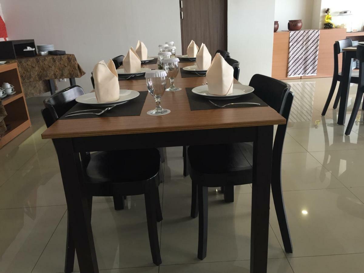Student Park Hotel Yogyakarta Esterno foto