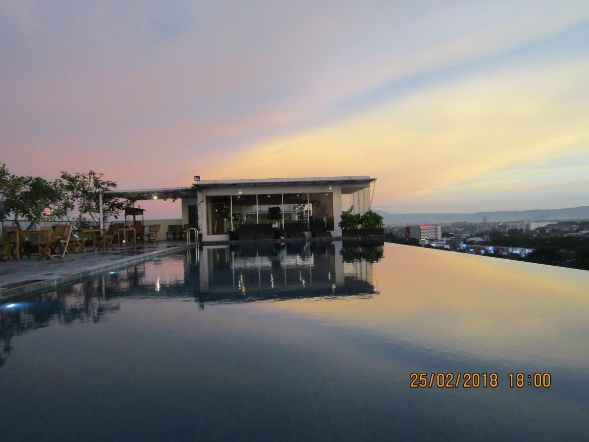 Student Park Hotel Yogyakarta Esterno foto