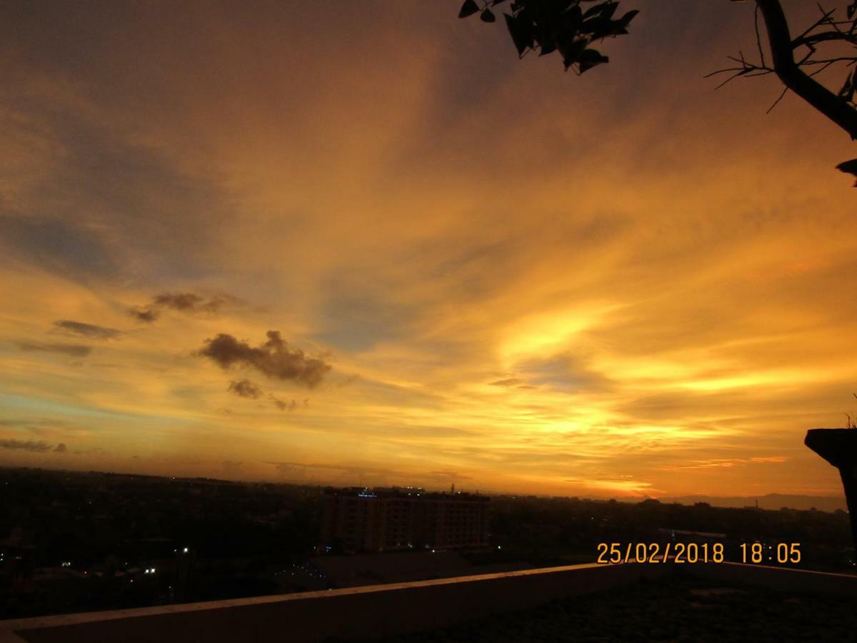 Student Park Hotel Yogyakarta Esterno foto